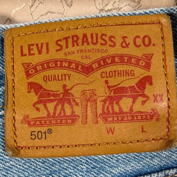 Levi's 501 Embellished Denim Shorts in Hotline Bling Distressed Size 27 - Picture 6 of 8